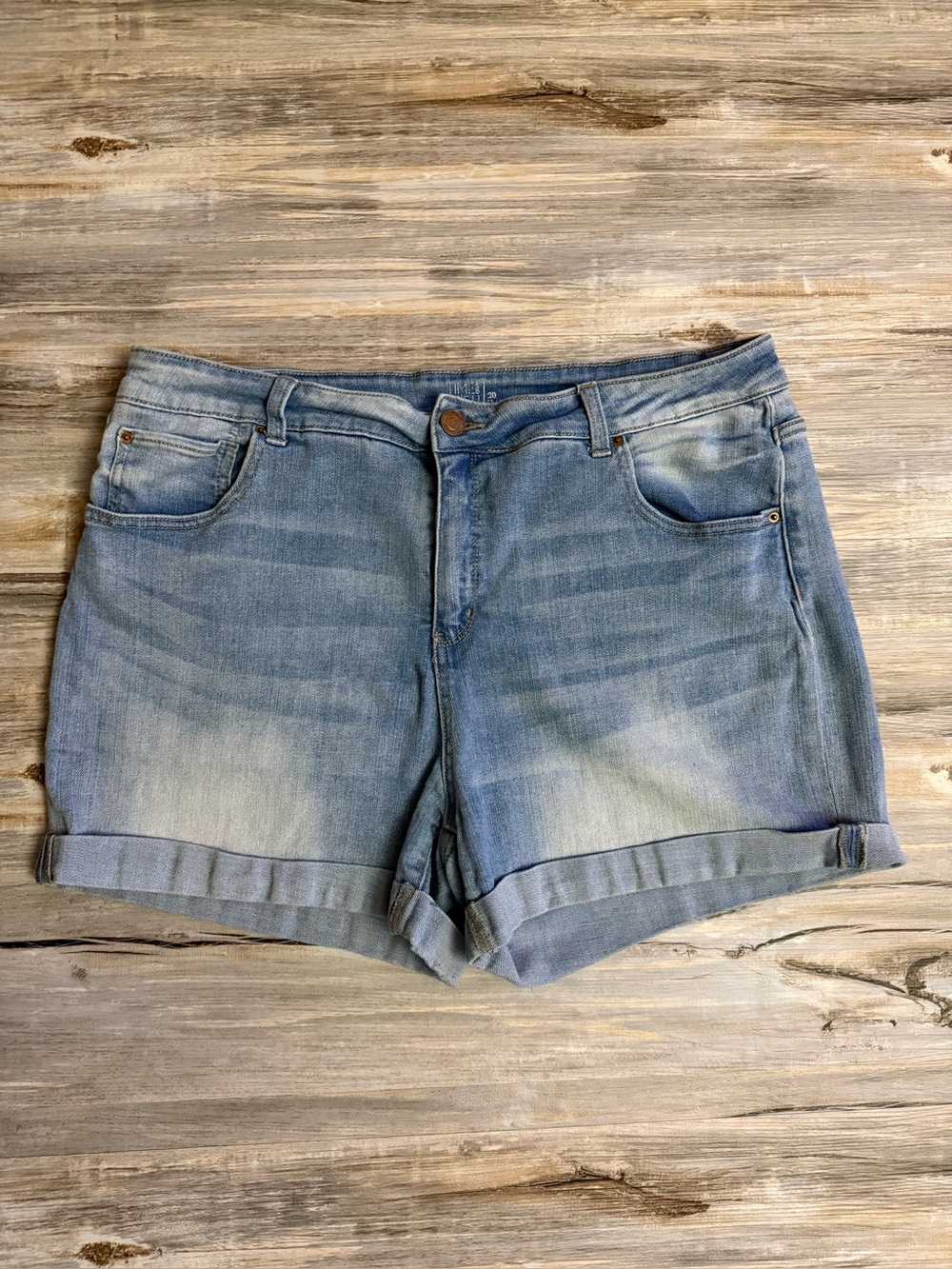 Time And Tru Jean Shorts Women’s 20 Light Blue Stretch Cuffed Plus Denim